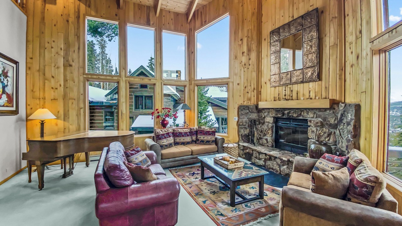 Photo of Livingroom in Warrior's Mark West