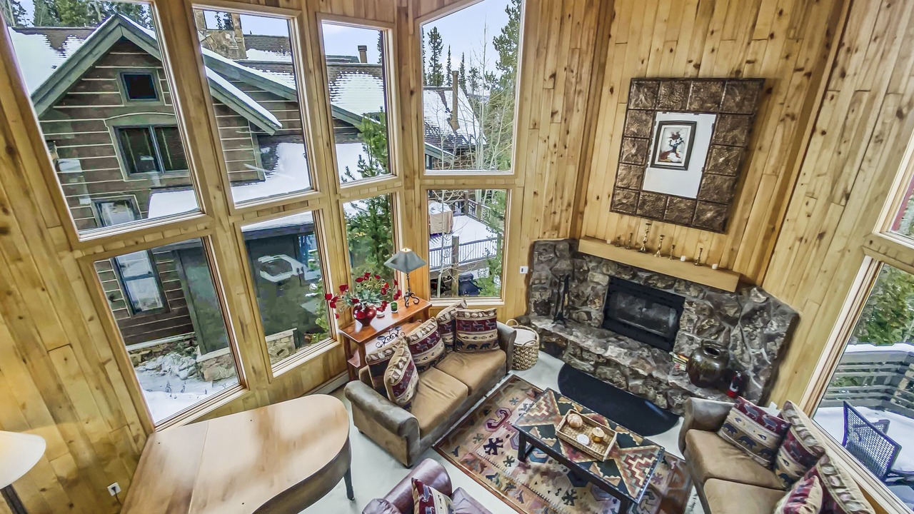 Photo of Livingroom in Warrior's Mark West