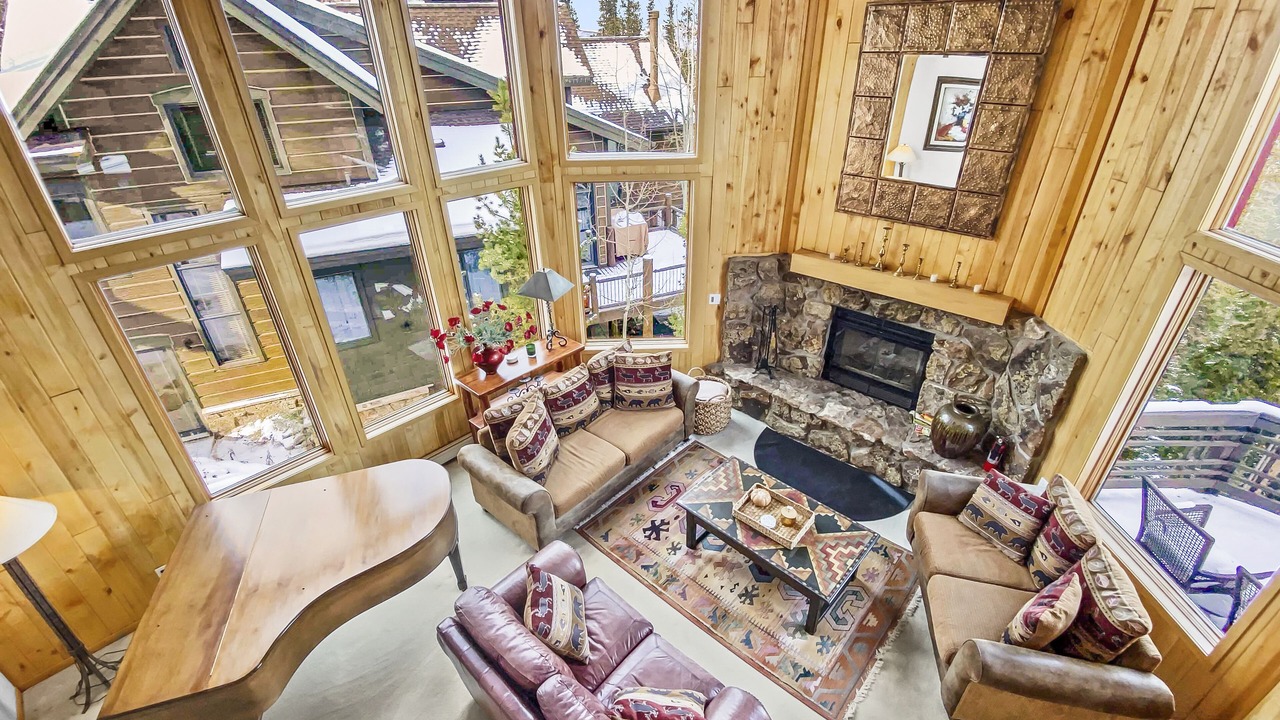 Photo of Livingroom in Warrior's Mark West