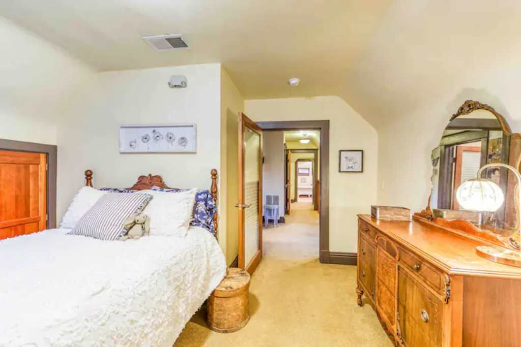 Photo of Bedroom in Delta
