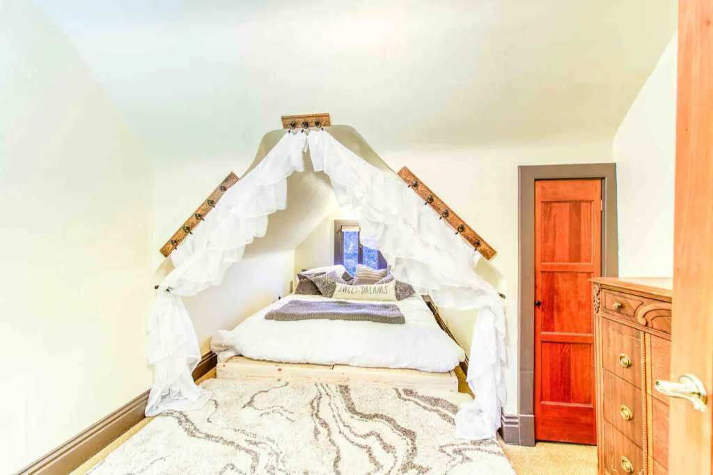 Photo of Bedroom in Delta