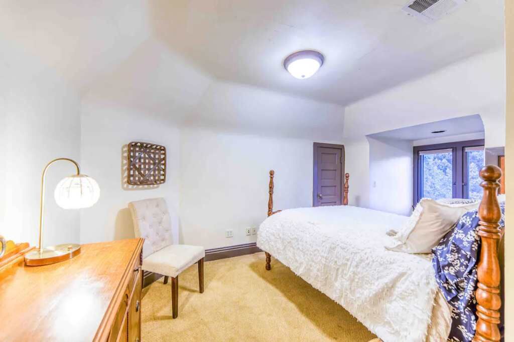 Photo of Bedroom in Delta