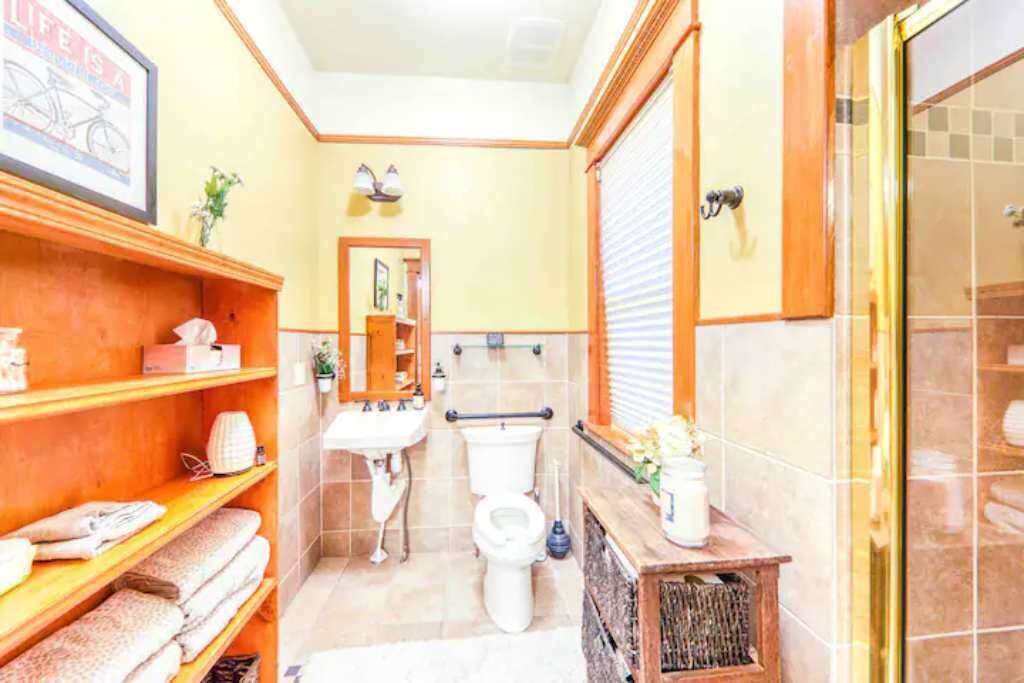 Photo of Bathroom in Delta