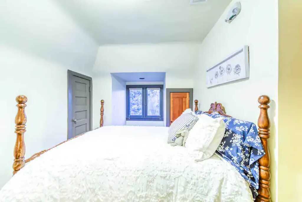 Photo of Bedroom in Delta