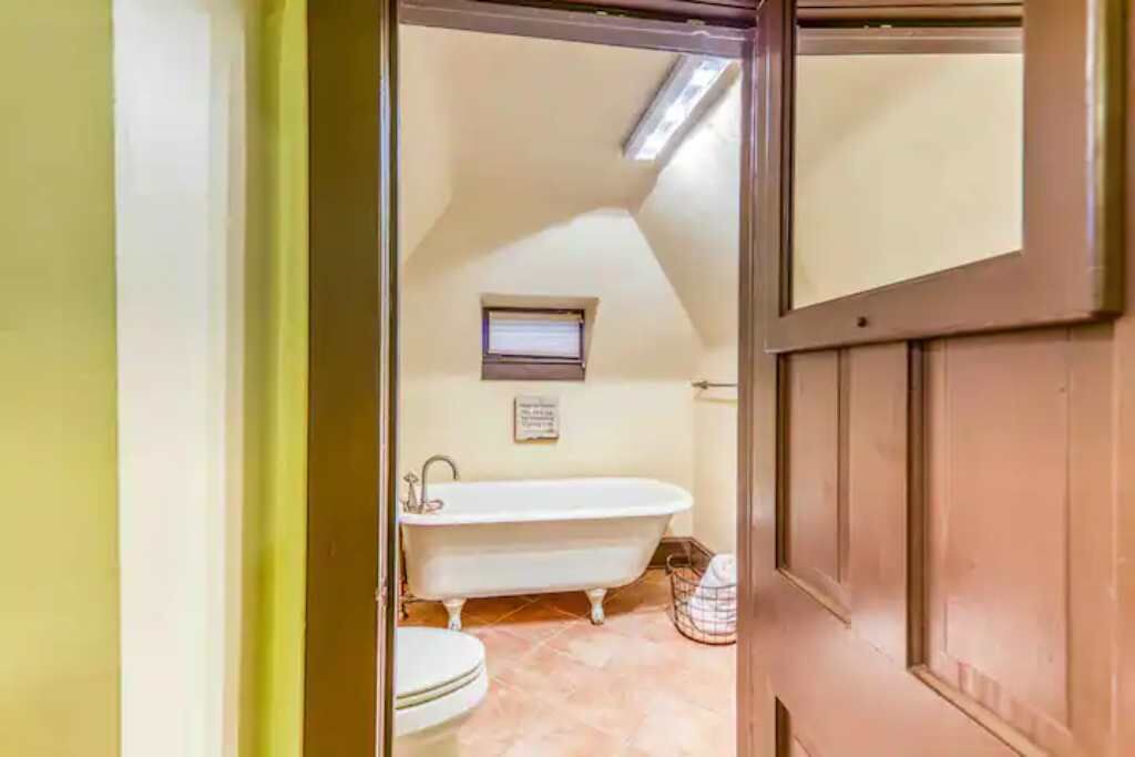 Photo of Bathroom in Delta