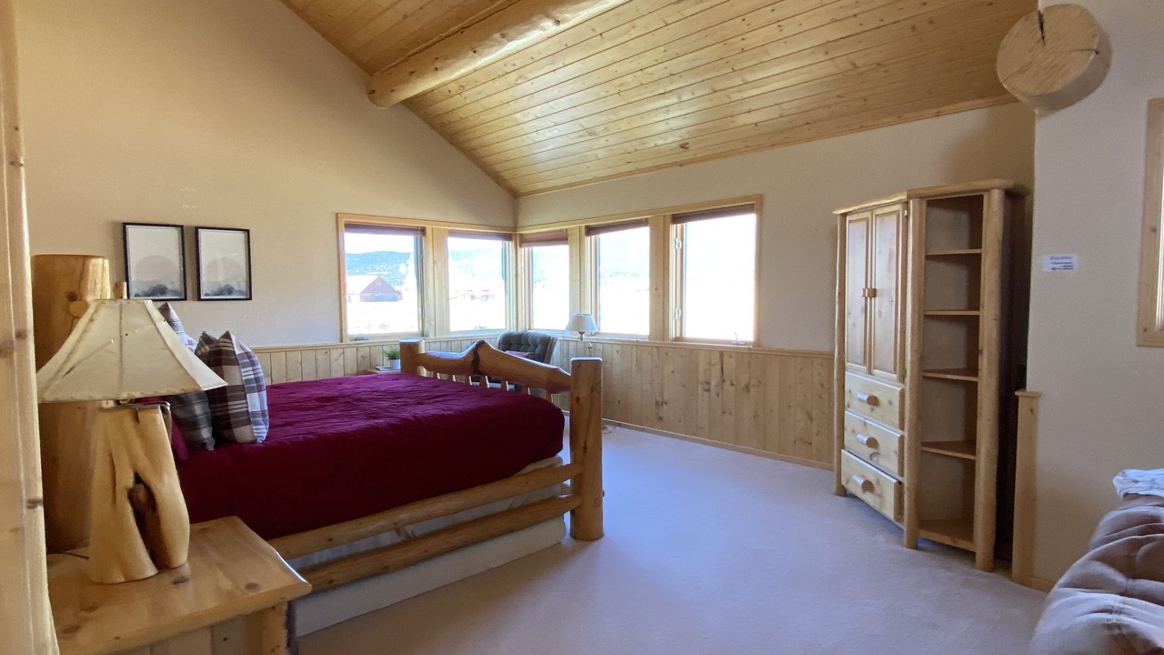 Photo of Bedroom in South Fork
