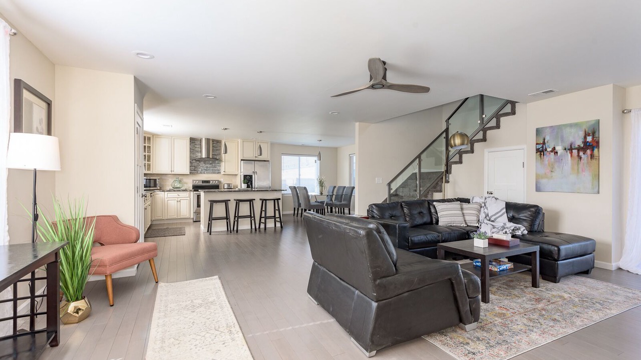 Photo of Livingroom in Dupont