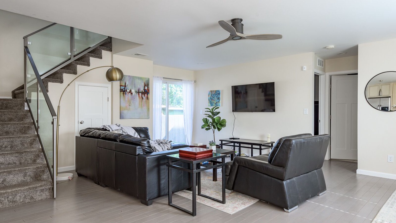 Photo of Livingroom in Dupont