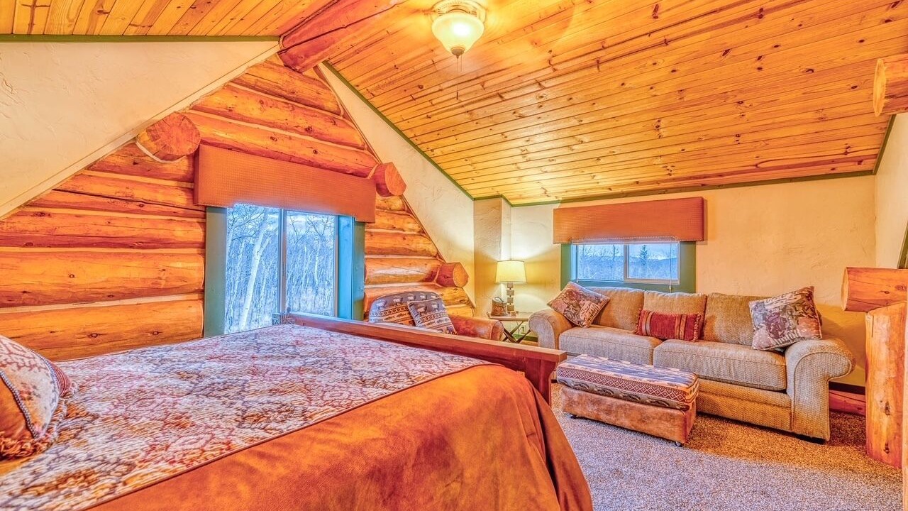 Photo of Bedroom in Michigan Hill