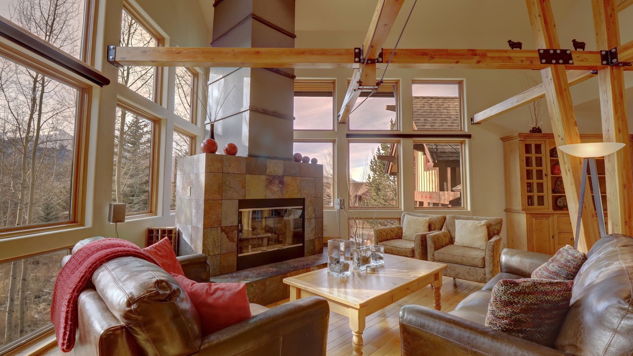 Photo of Livingroom in Hamilton Creek