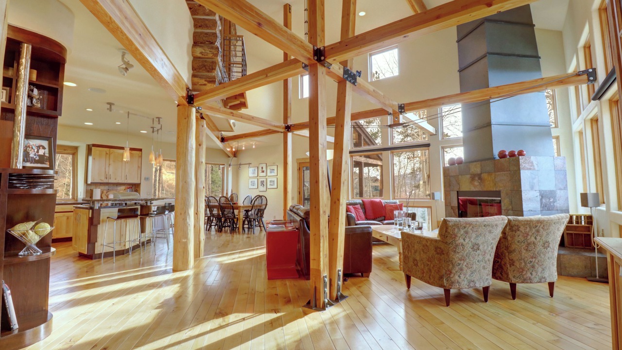 Photo of Livingroom in Hamilton Creek