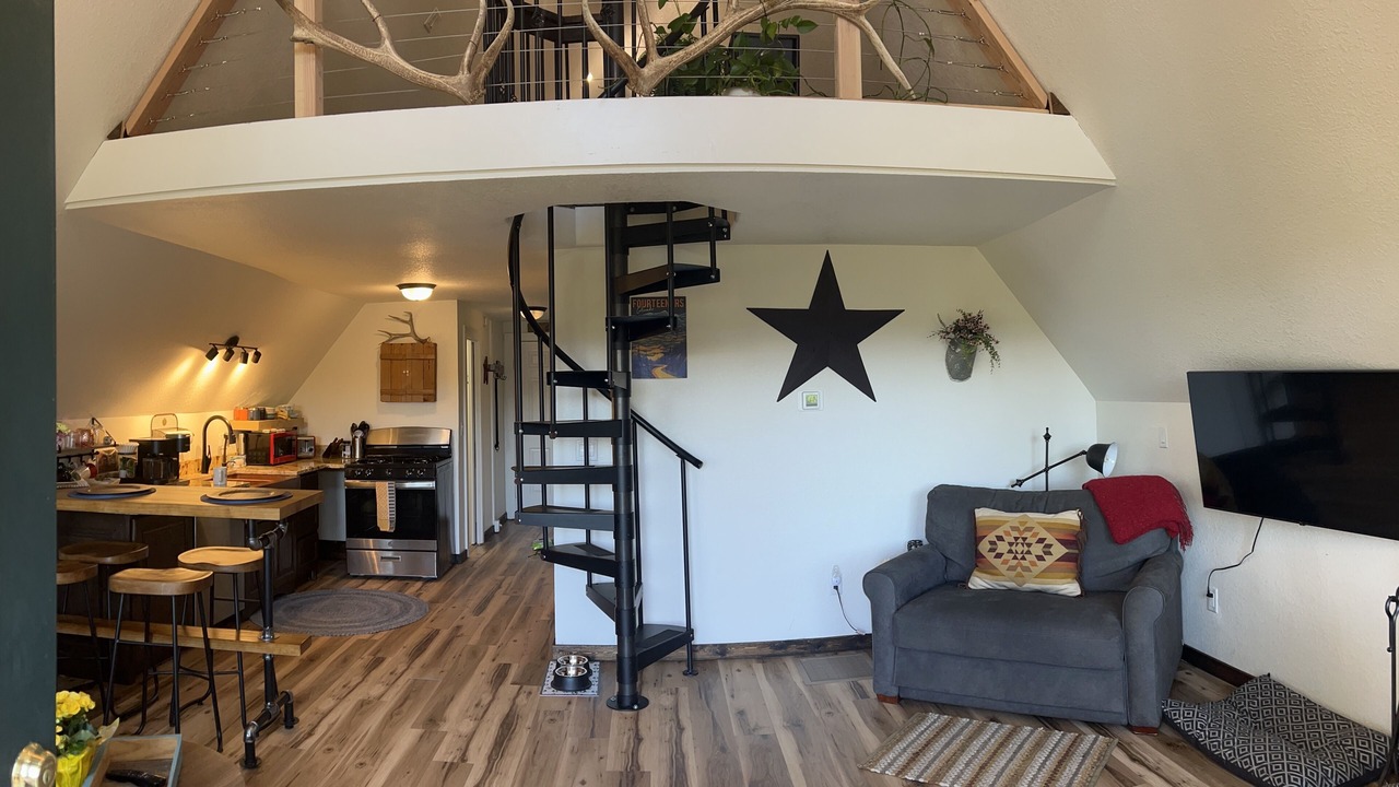 Photo of Livingroom in Divide