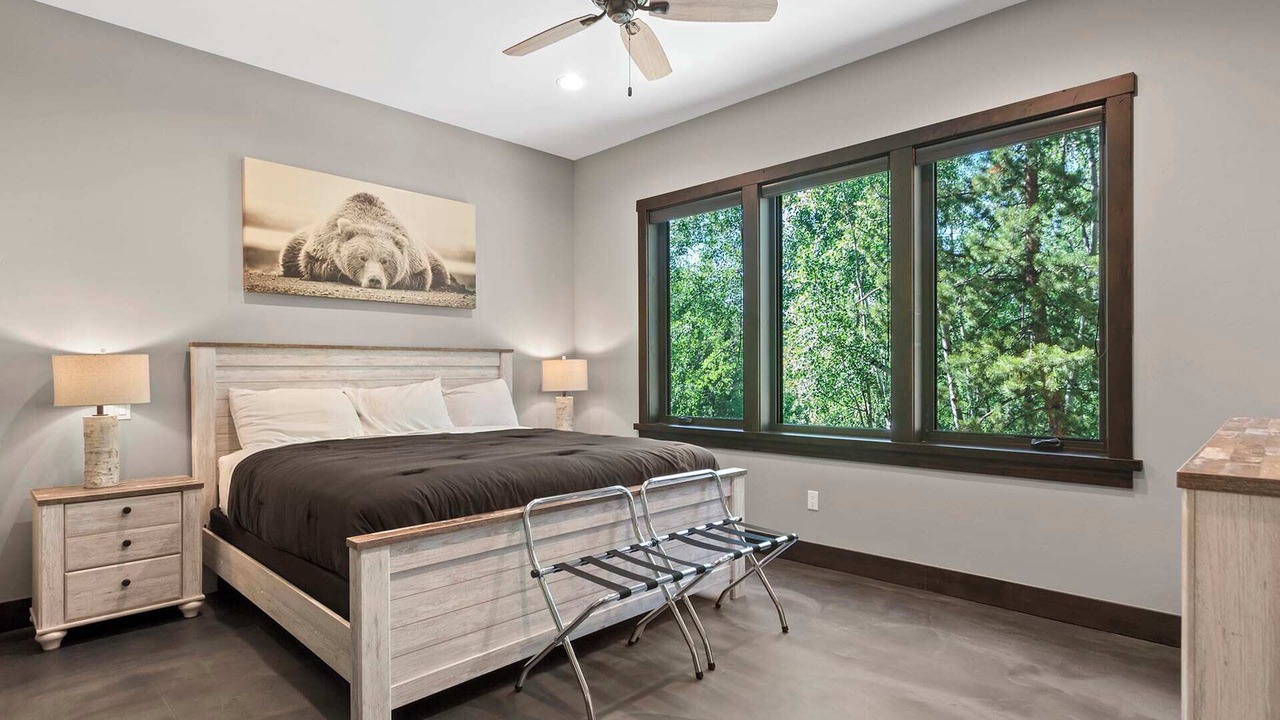 Photo of Bedroom in Three Peaks