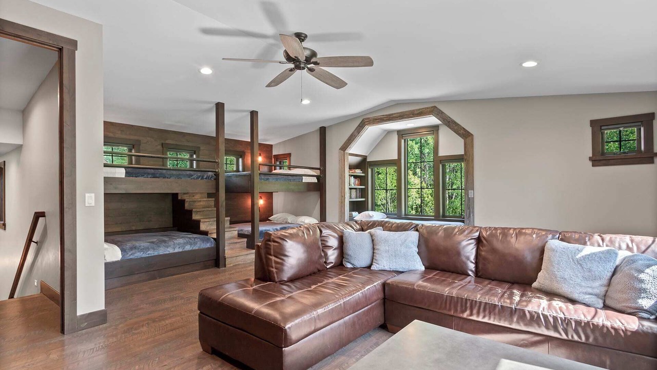Photo of Livingroom in Three Peaks
