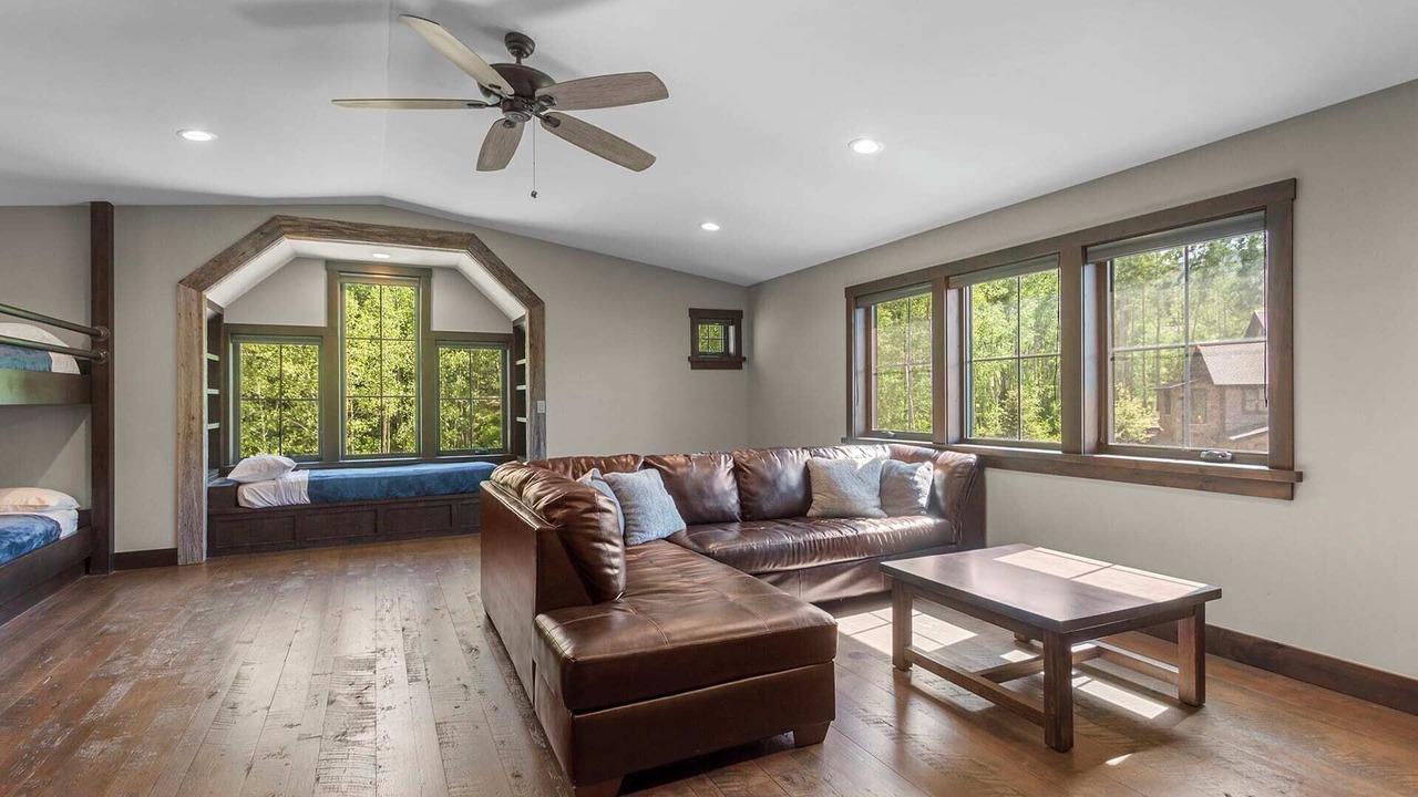 Photo of Livingroom in Three Peaks