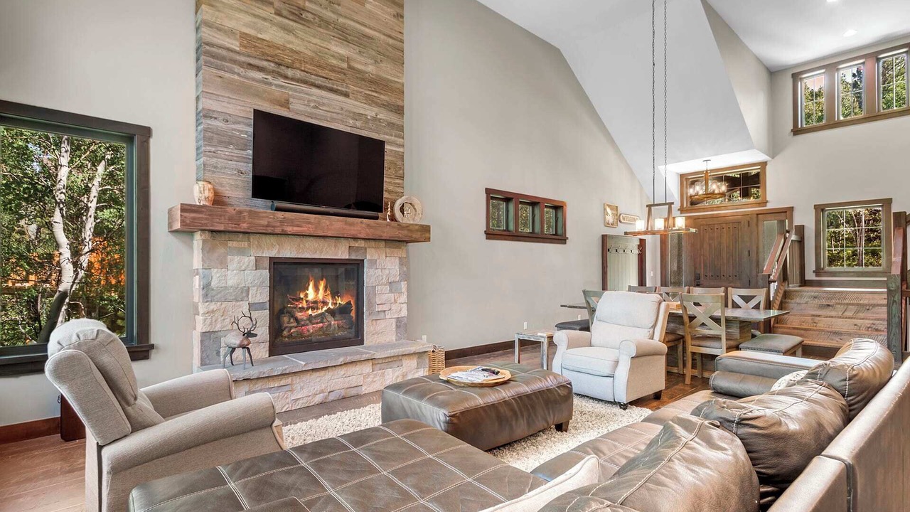 Photo of Livingroom in Three Peaks