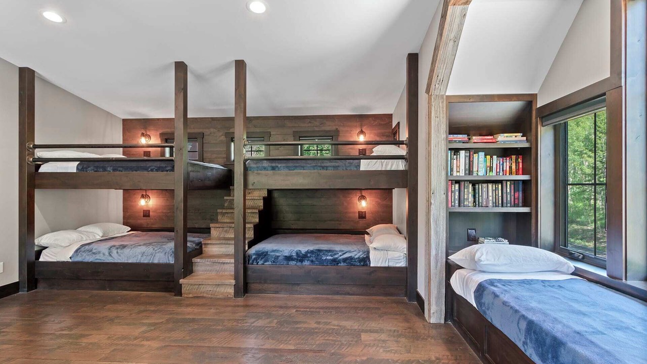 Photo of Bedroom in Three Peaks