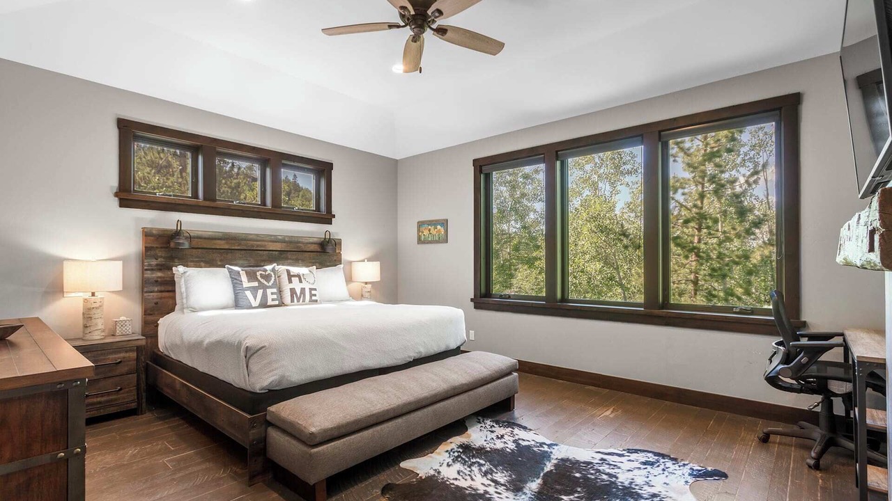 Photo of Bedroom in Three Peaks