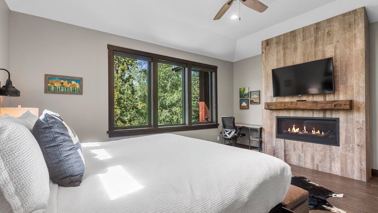 Photo of Bedroom in Three Peaks