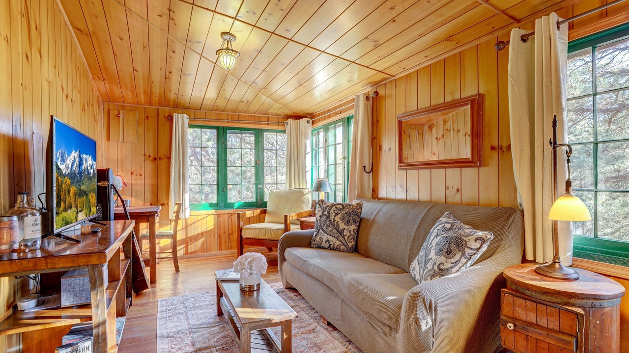 Photo of Bedroom in Pine