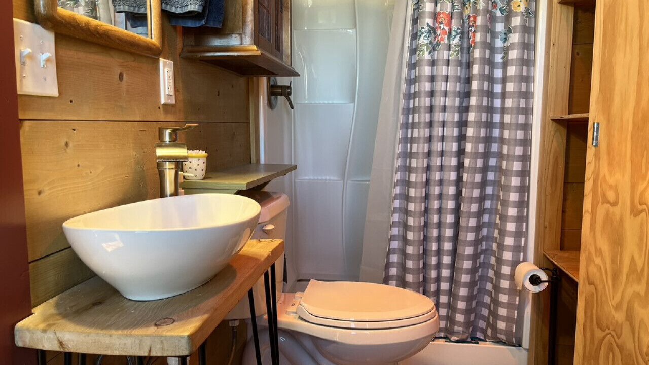 Photo of Bathroom in Lazear