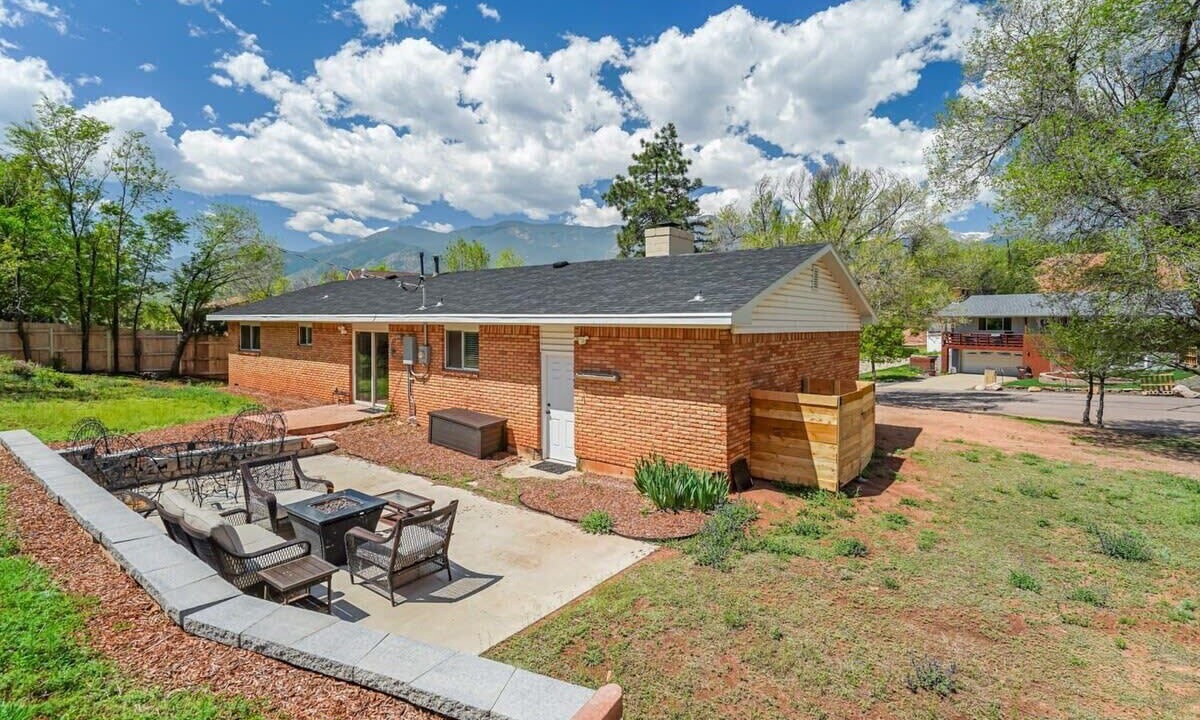 Photo of Livingroom in West Colorado Springs