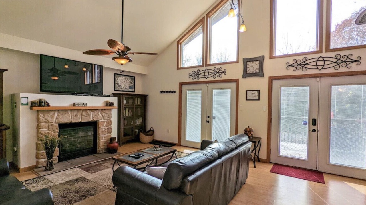 Photo of Livingroom in Evergreen West Central