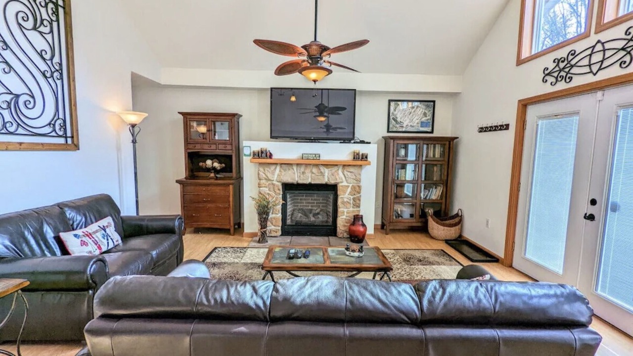 Photo of Livingroom in Evergreen West Central