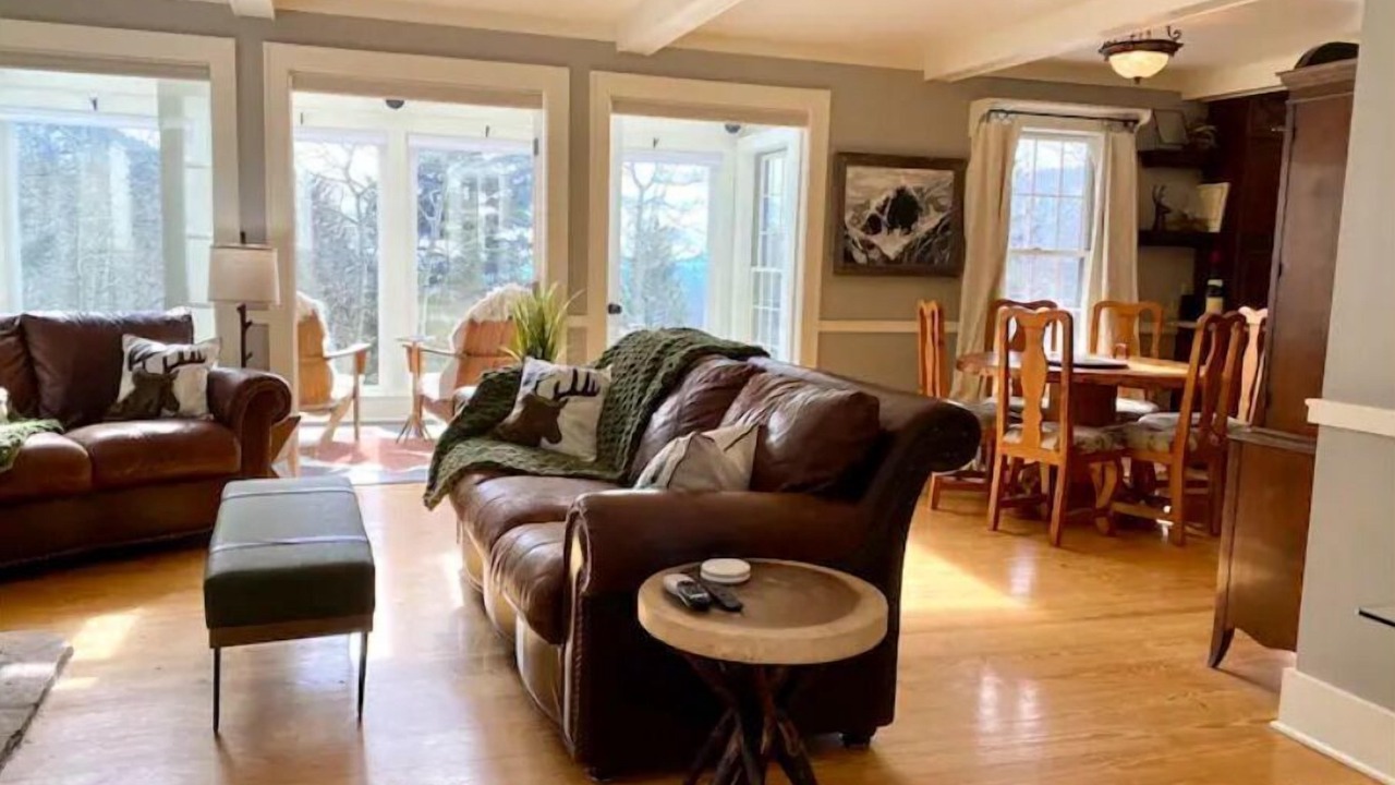 Photo of Livingroom in Evergreen