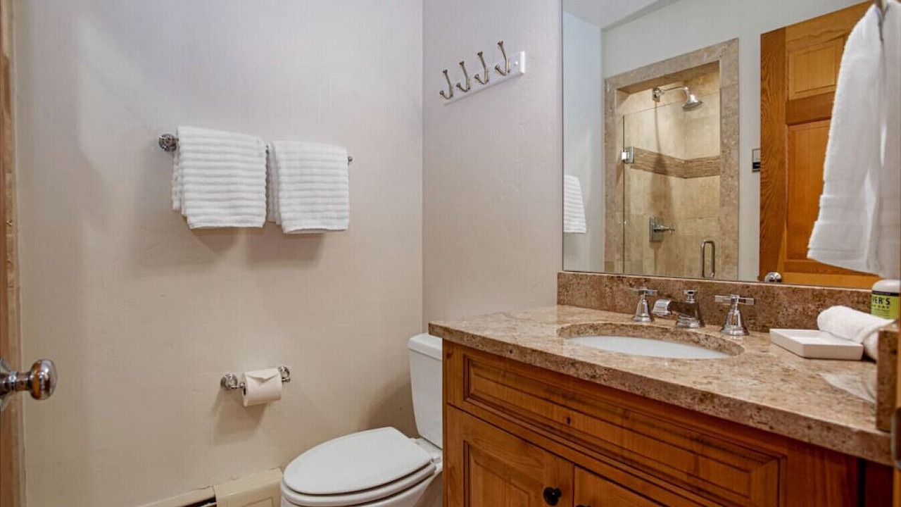 Photo of Bathroom in Highlands Townhomes