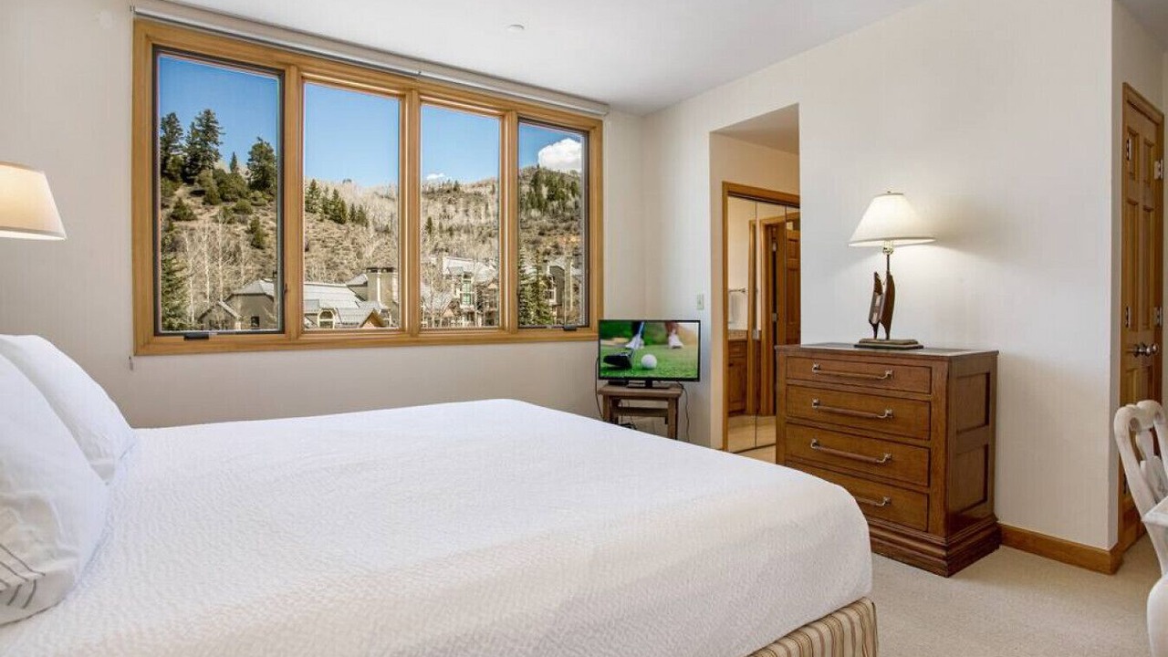 Photo of Bedroom in Highlands Townhomes