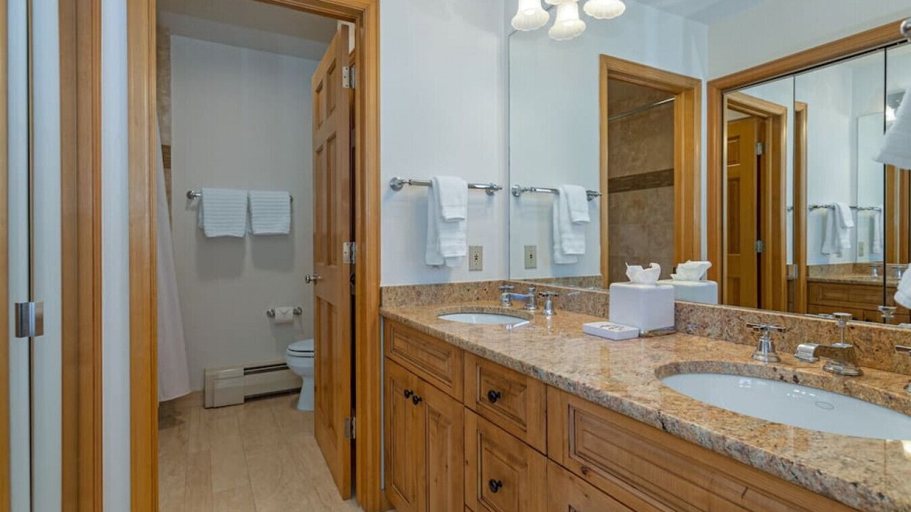 Photo of Bathroom in Highlands Townhomes