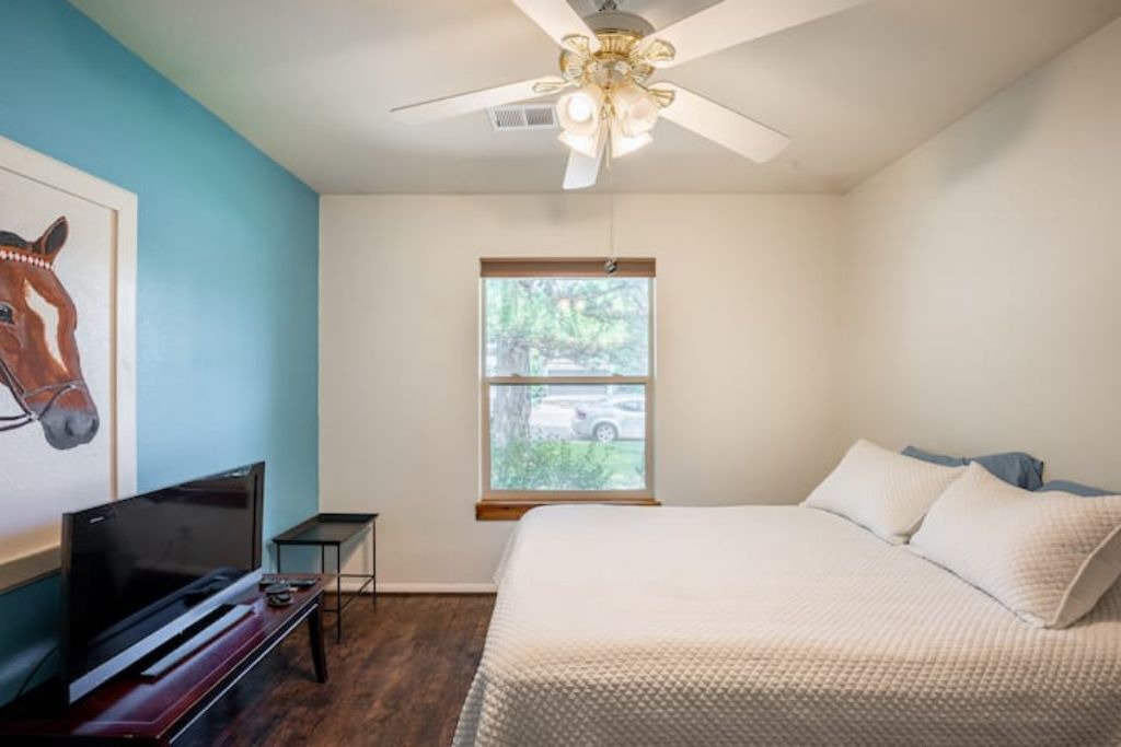 Photo of Bedroom in University Acres