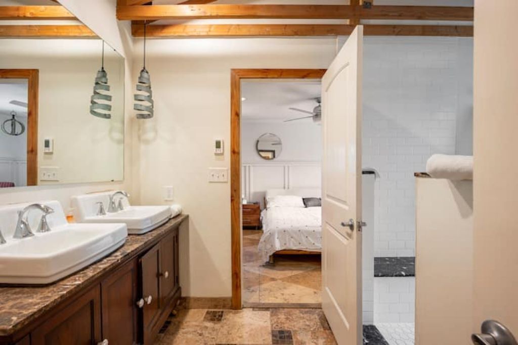 Photo of Bathroom in University Acres