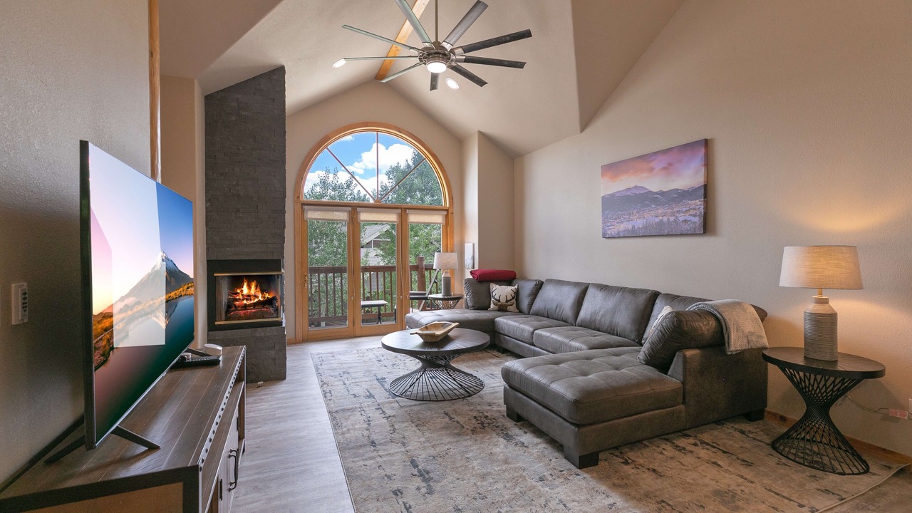 Photo of Livingroom in Four O'Clock