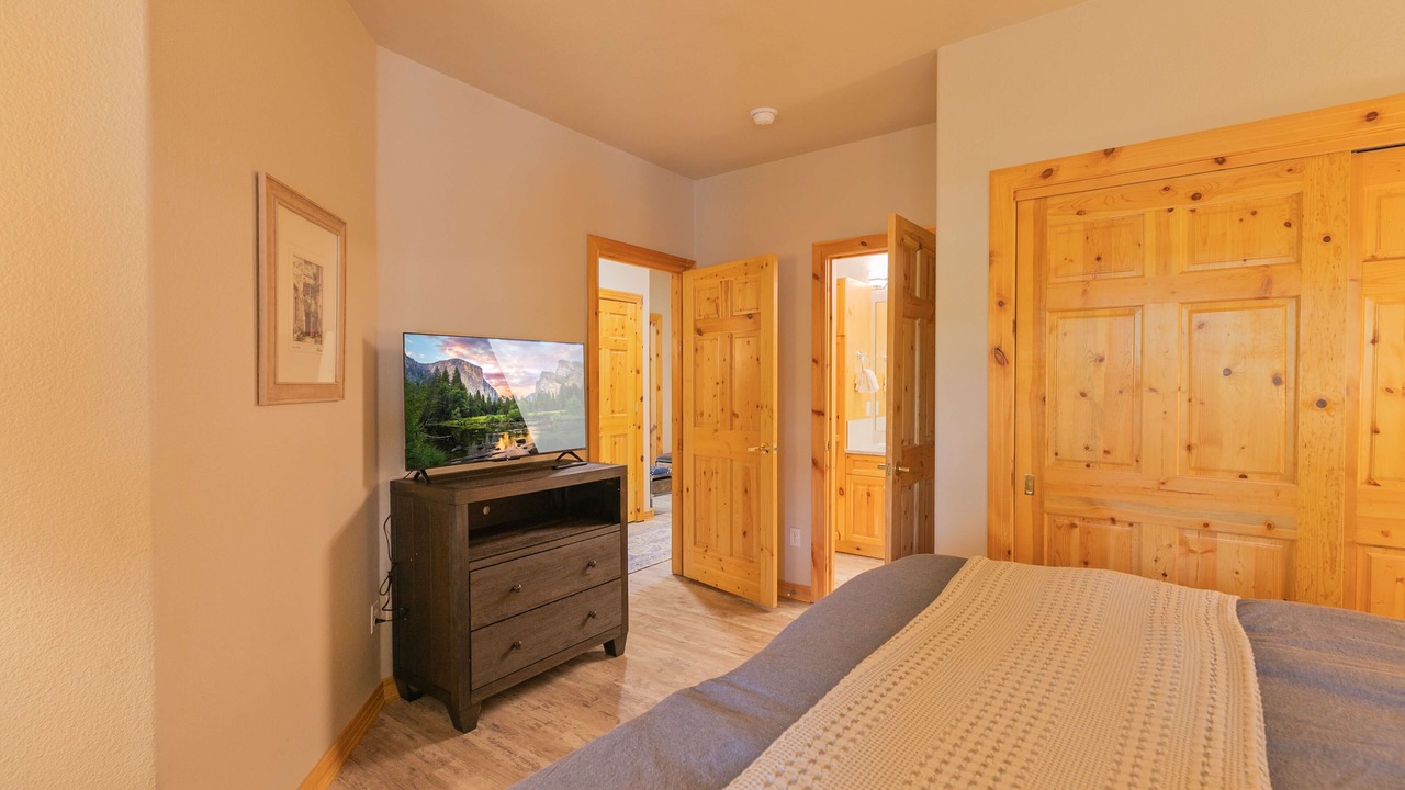 Photo of Bedroom in Four O'Clock