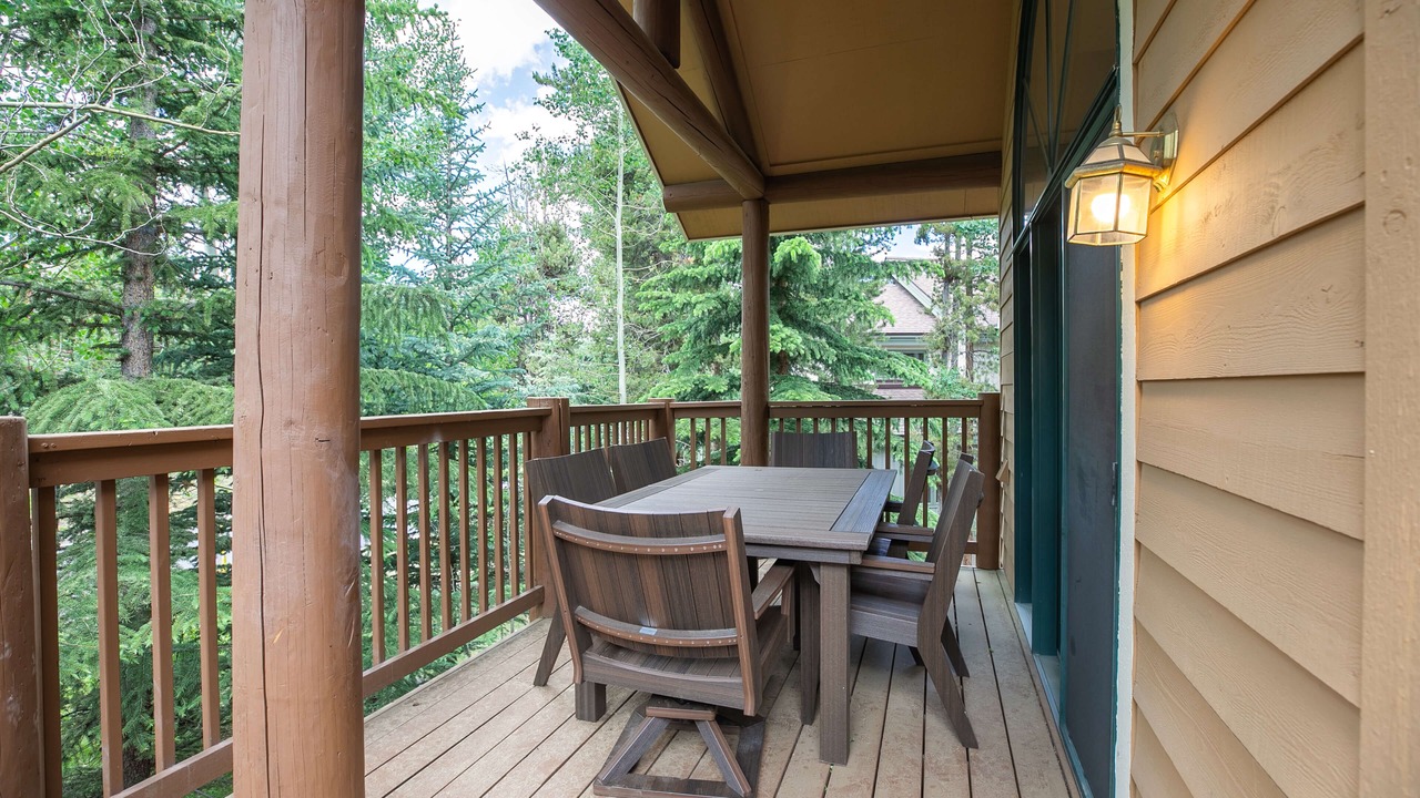 Photo of Outdoor in Four O'Clock