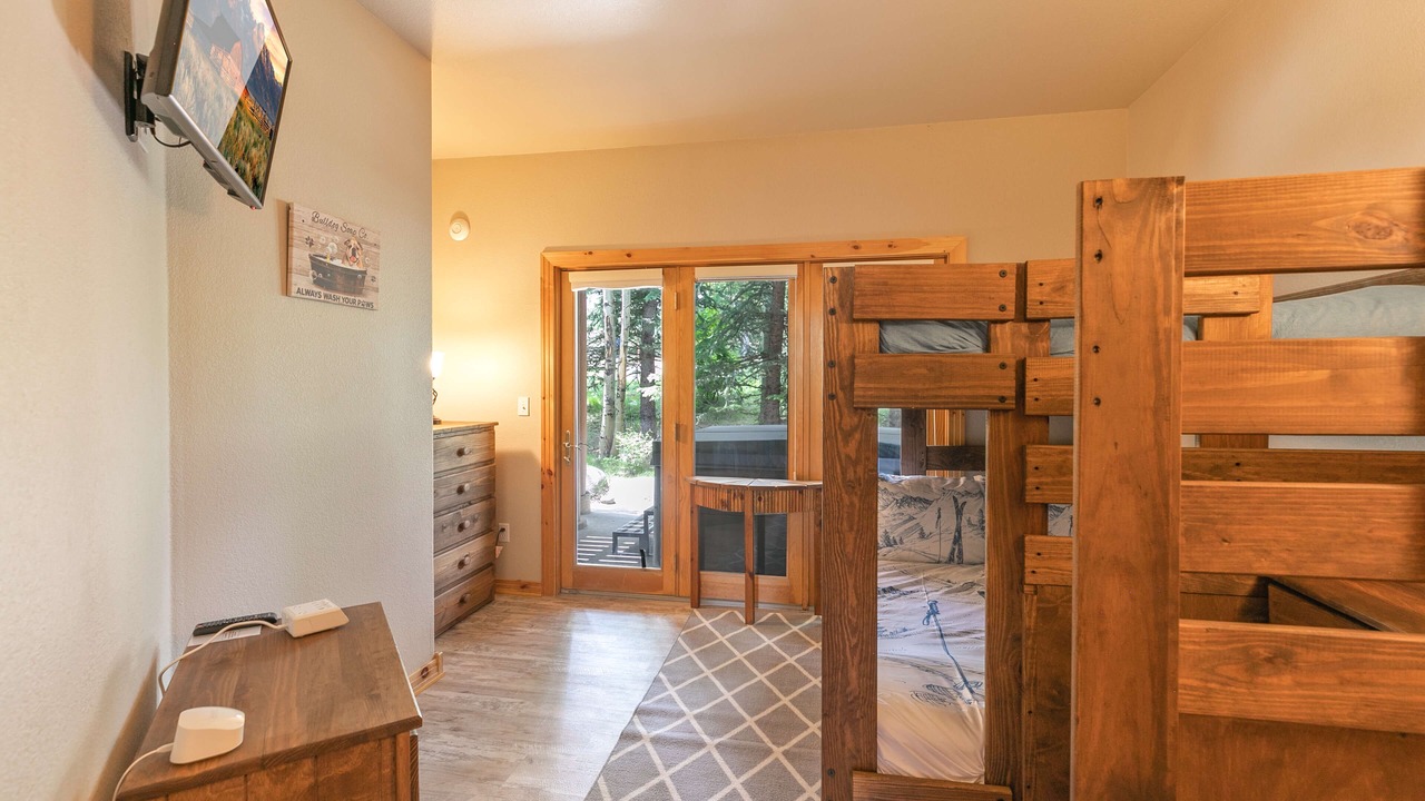 Photo of Bedroom in Four O'Clock