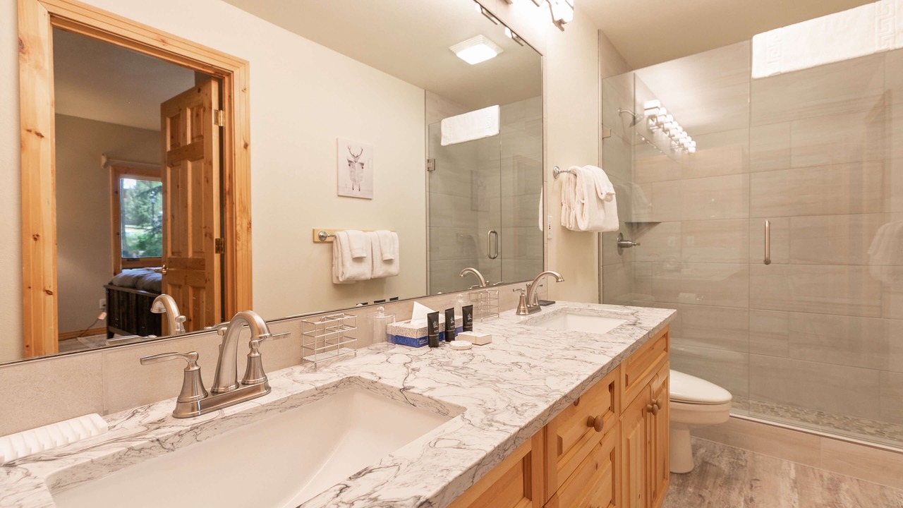 Photo of Bathroom in Four O'Clock