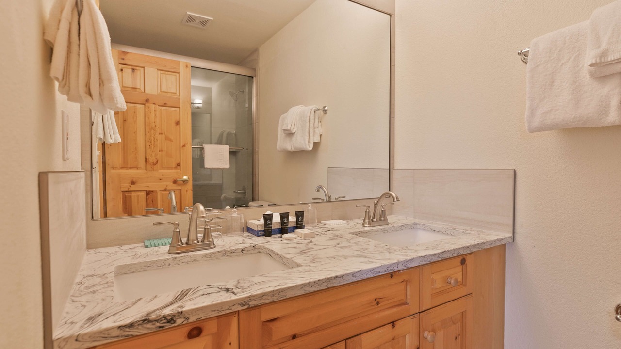 Photo of Bathroom in Four O'Clock