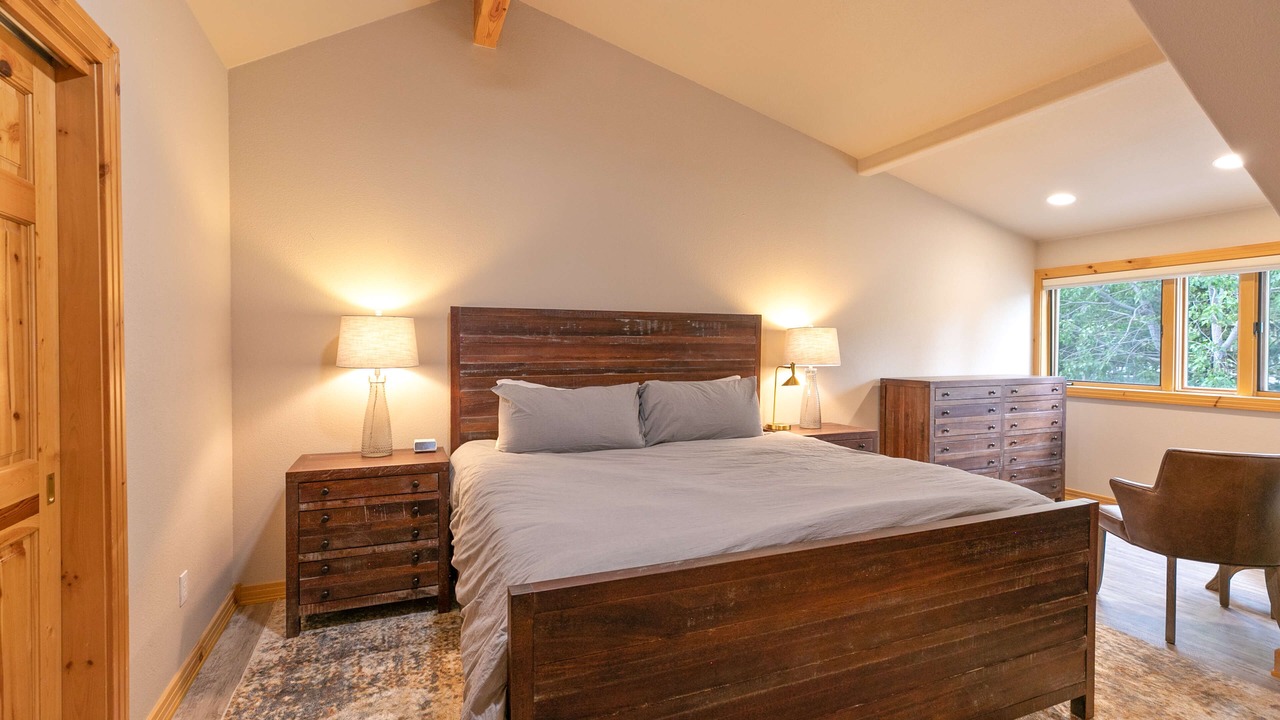 Photo of Bedroom in Four O'Clock