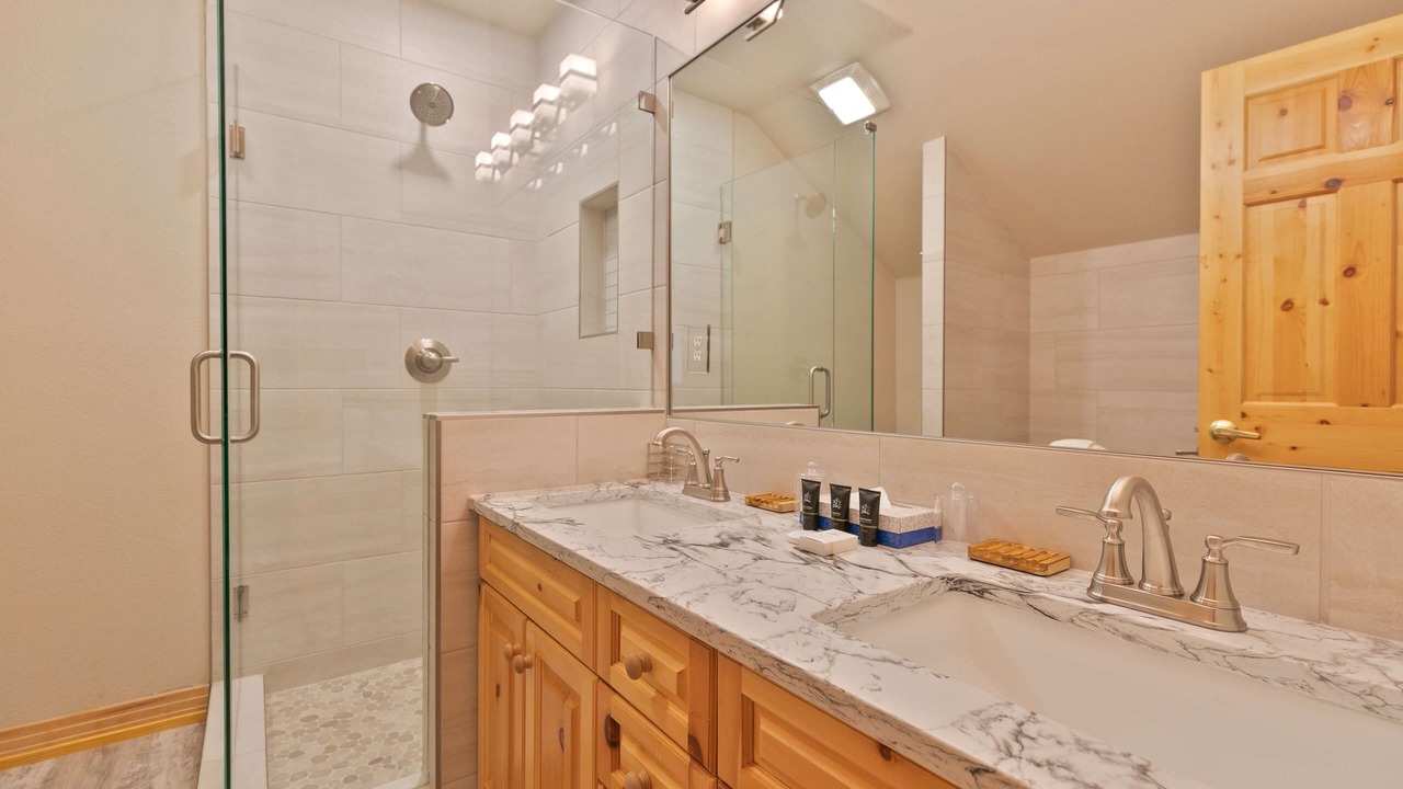 Photo of Bathroom in Four O'Clock