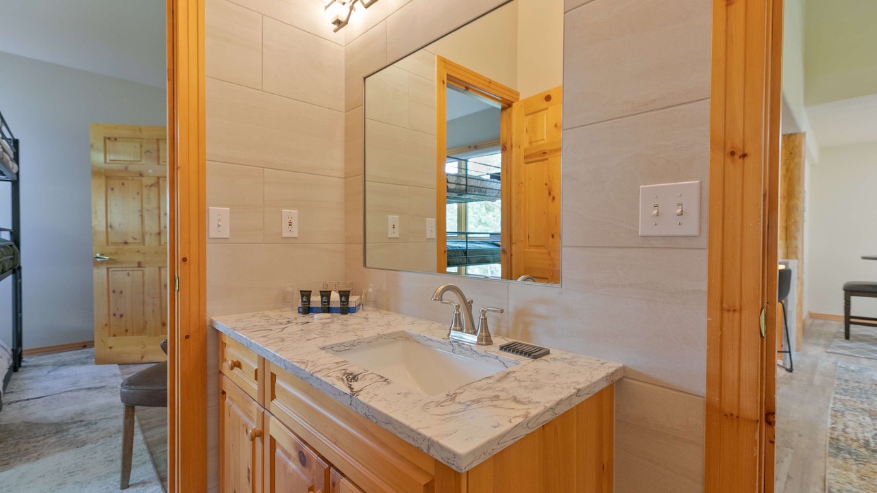 Photo of Bathroom in Four O'Clock