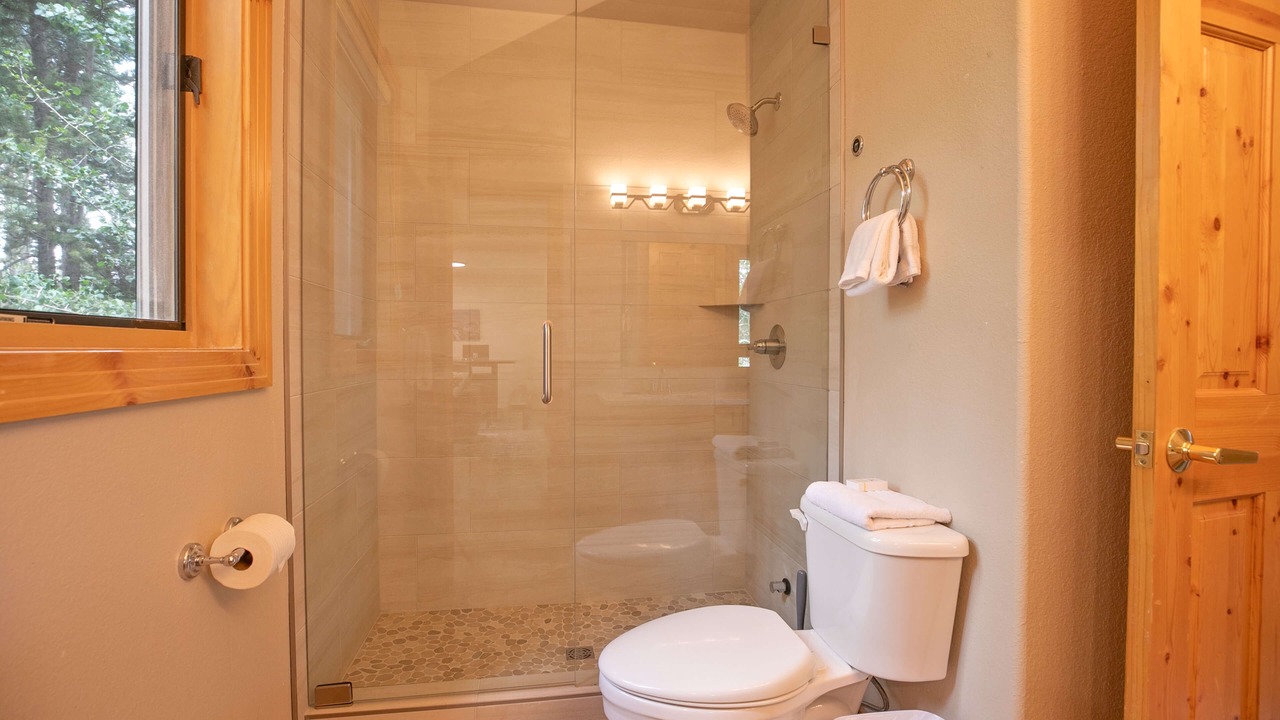 Photo of Bathroom in Four O'Clock