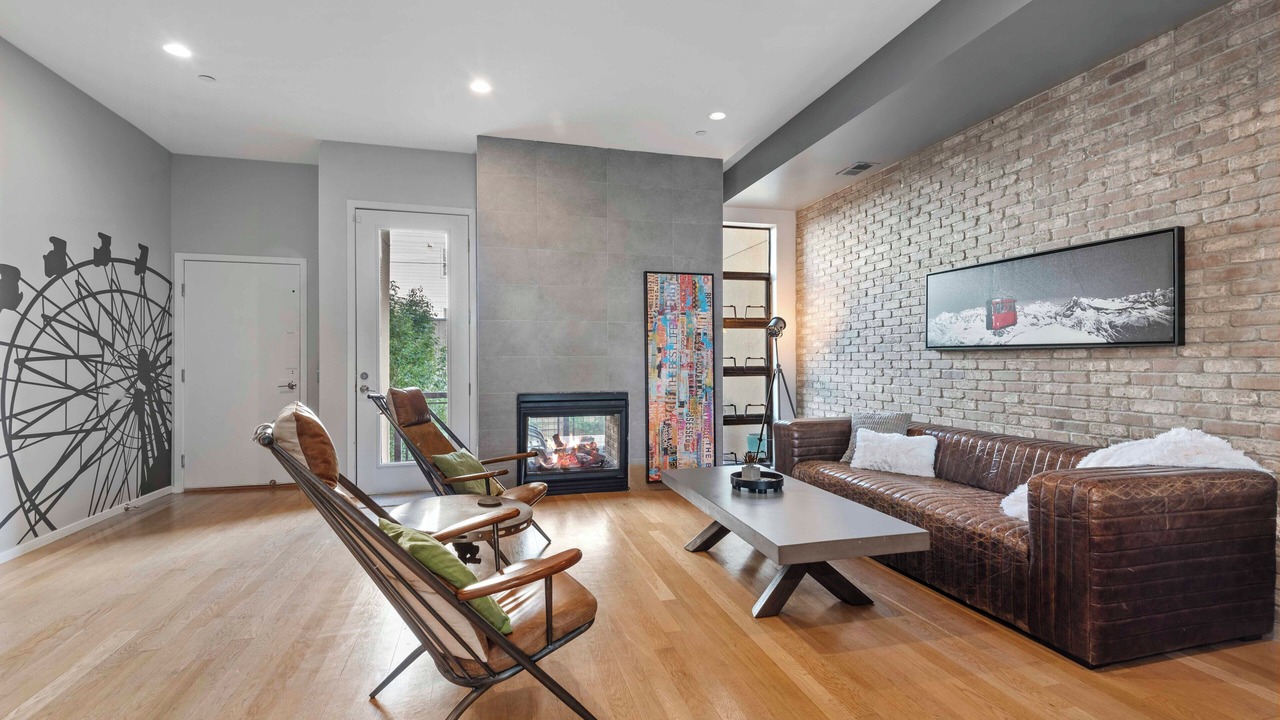 Photo of Livingroom in Five Points
