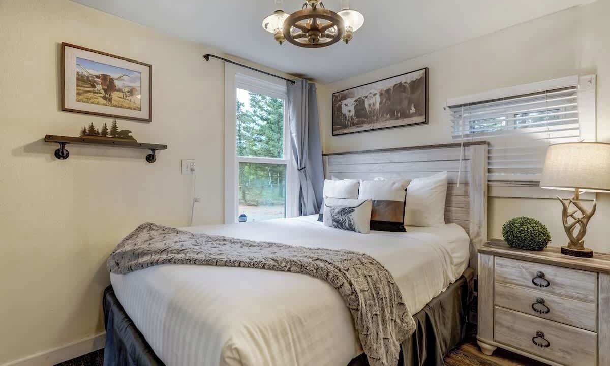 Photo of Bedroom in Woodland Park