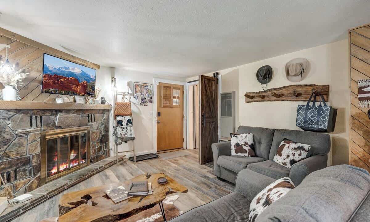 Photo of Livingroom in Woodland Park