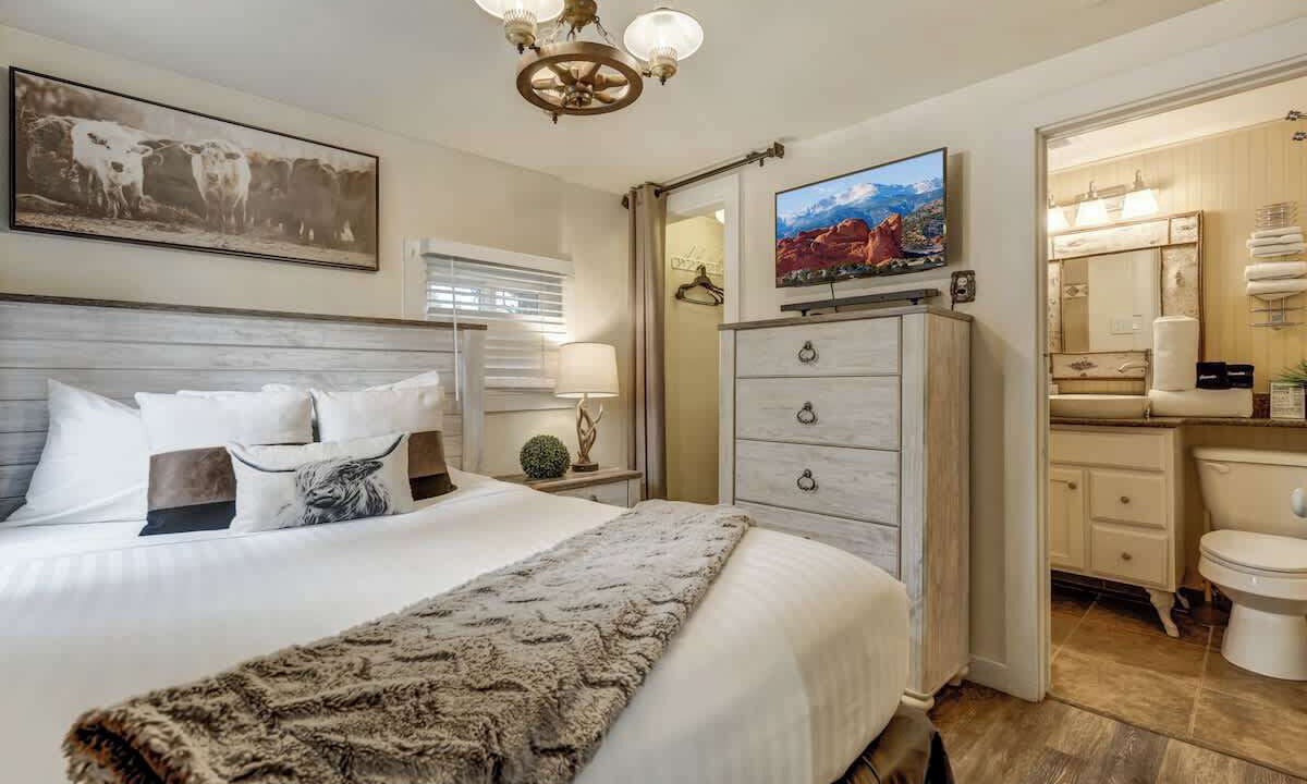 Photo of Bedroom in Woodland Park
