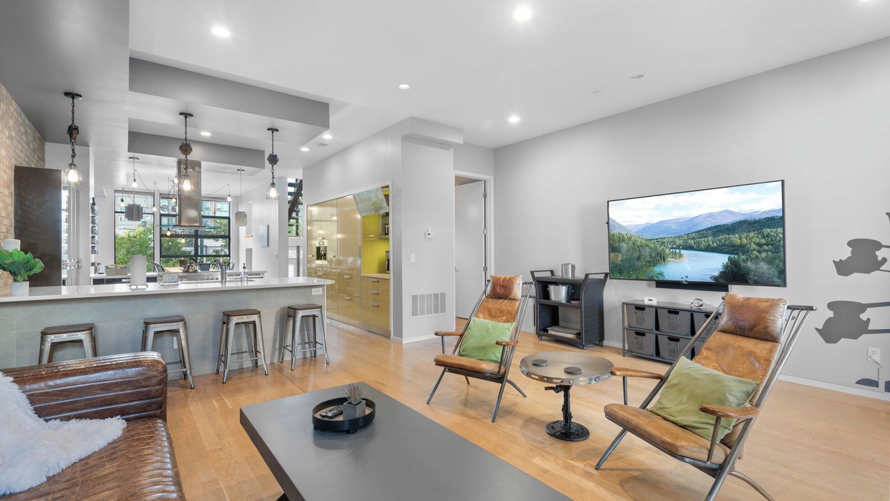 Photo of Livingroom in Five Points
