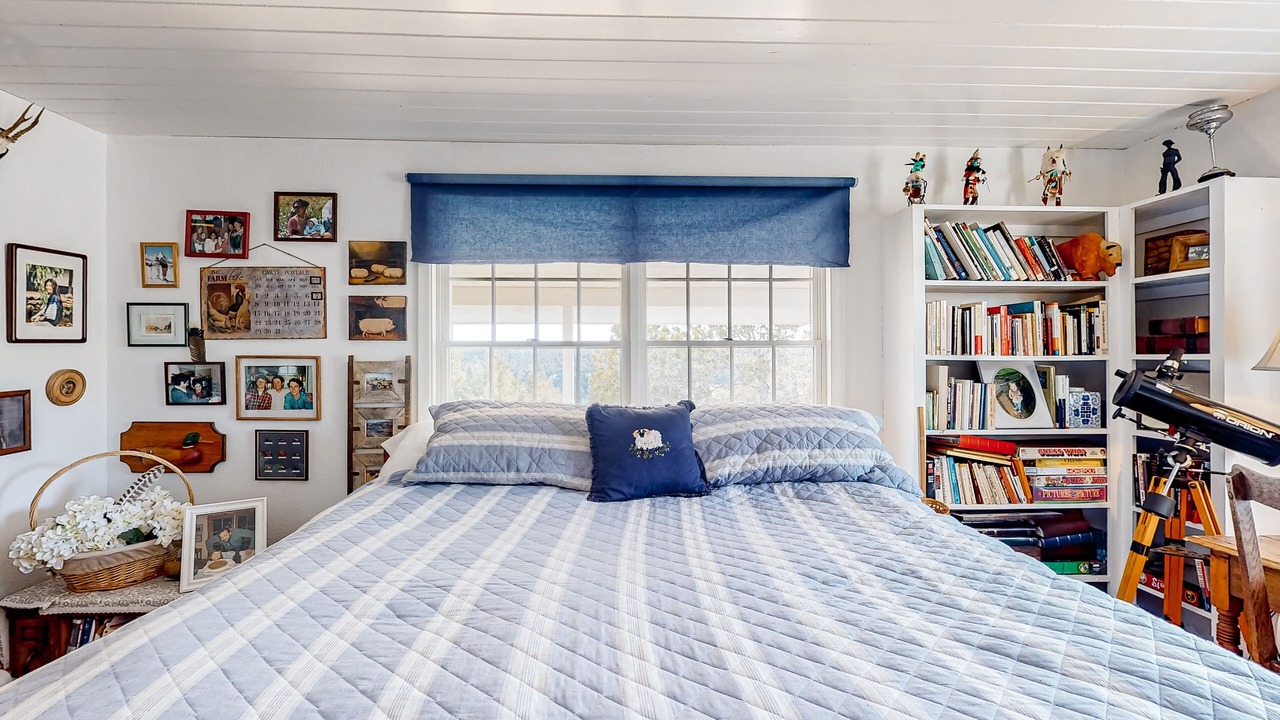 Photo of Bedroom in Marvel